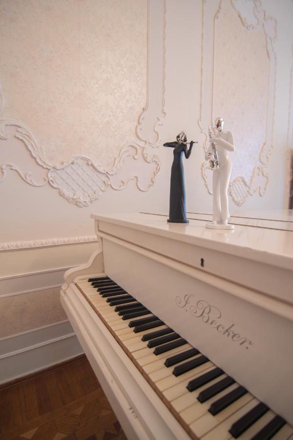 The Grand Piano Villa Kutaisi Bagian luar foto